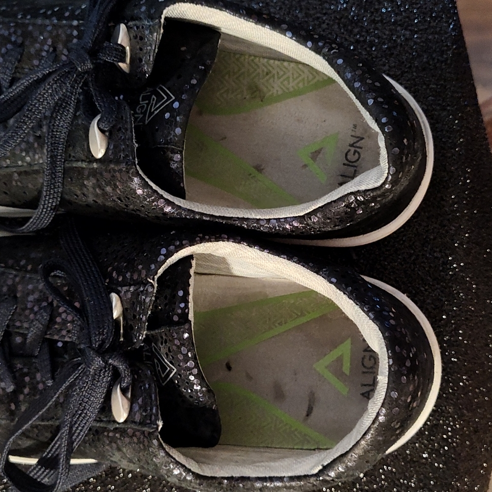 Align Sneakers - Picture 3 of 5